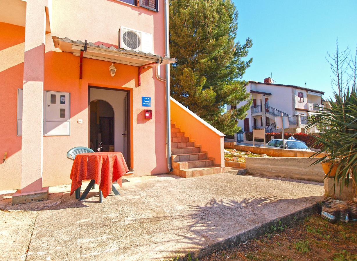 Apartments Sandra 1335 Pula Exterior foto